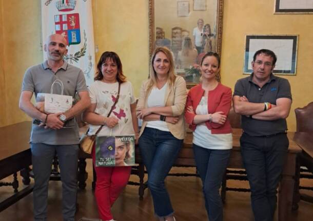“Noi che siamo diventate mamme in pandemia”, dalla sindaca di Bodio Lomnago un kit in regalo