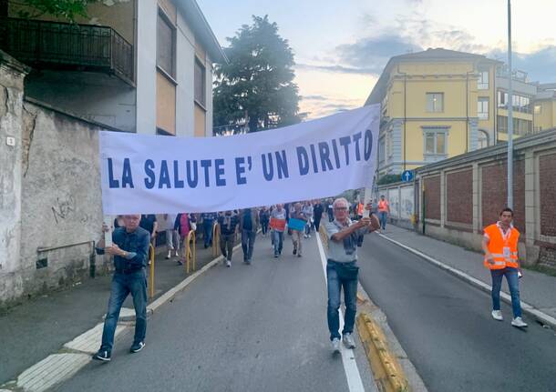 Oltre 2000 persone alla manifestazione per l’ospedale di Gallarate