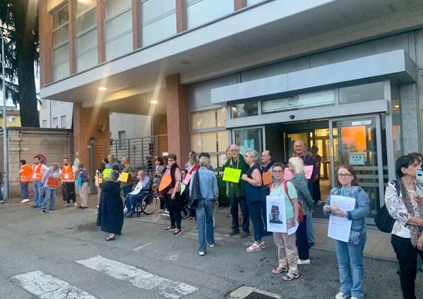 Oltre 2000 persone alla manifestazione per l’ospedale di Gallarate