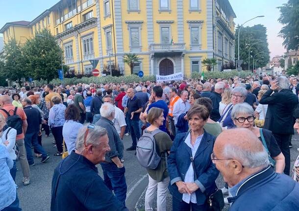 Oltre 2000 persone alla manifestazione per l’ospedale di Gallarate