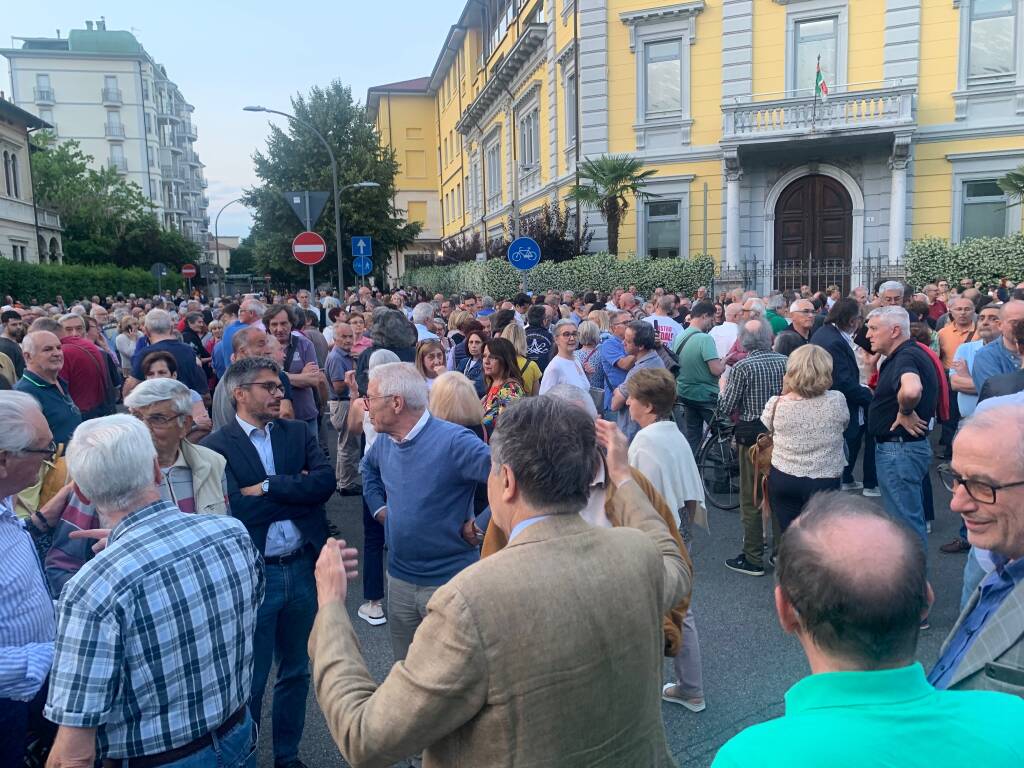 Oltre 2000 persone alla manifestazione per l’ospedale di Gallarate