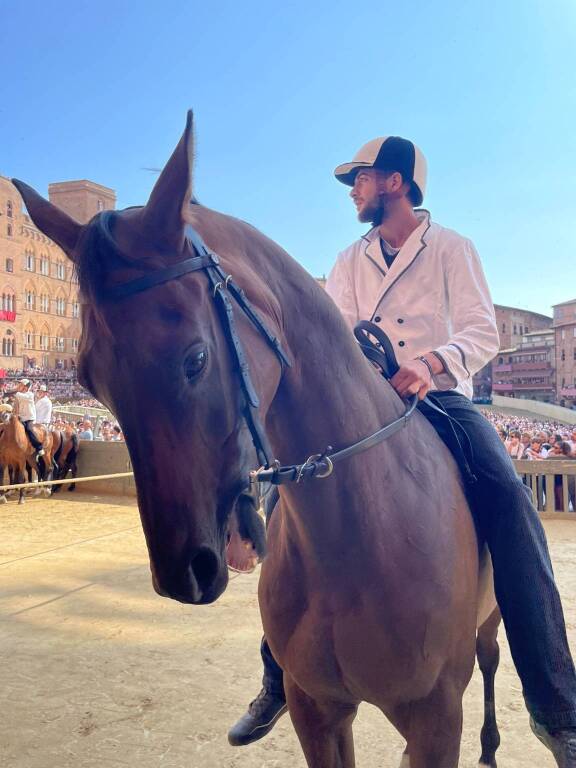 Palio di Siena: la Selva va ai canapi con Violenta da Clodia