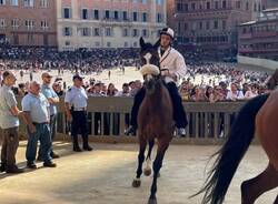 Palio di Siena: la Selva va ai canapi con Violenta da Clodia