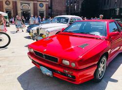 Raduno d’auto d’epoca in piazza San Magno a Legnano  
