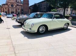 Raduno d’auto d’epoca in piazza San Magno a Legnano  
