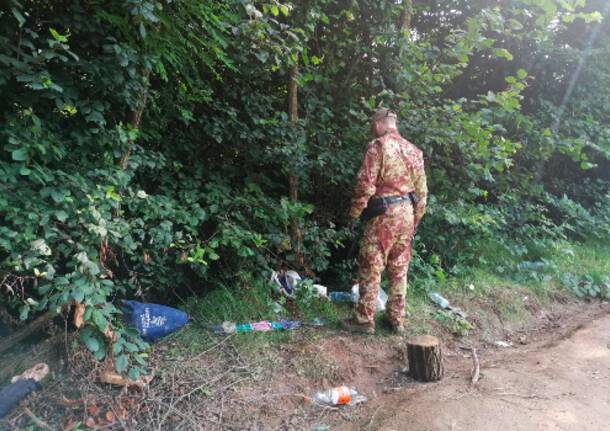 Spaccio nei boschi, quattro bivacchi smantellati a Bregnano