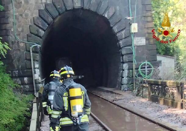 Treno merci deragliato a Laveno Mombello