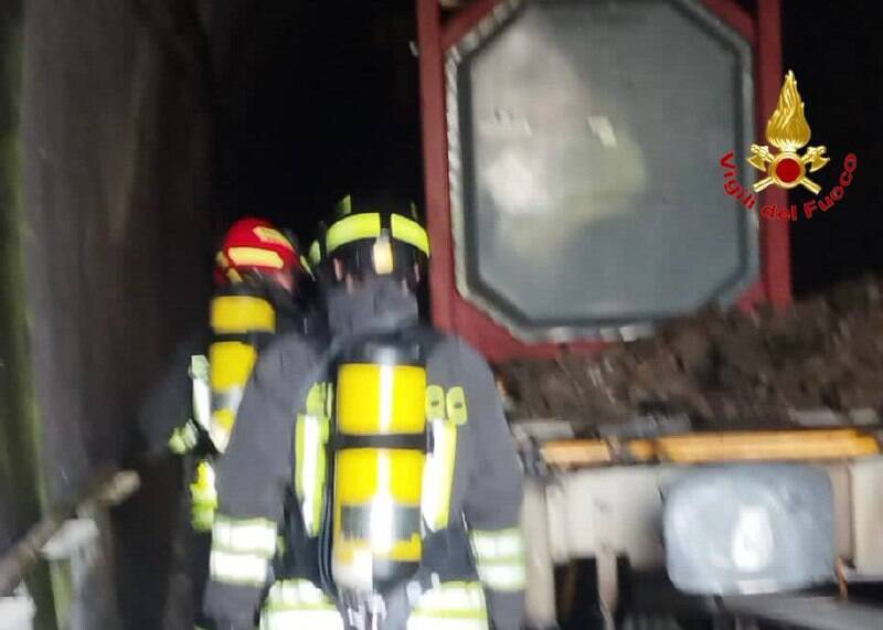 Treno merci deragliato a Laveno Mombello