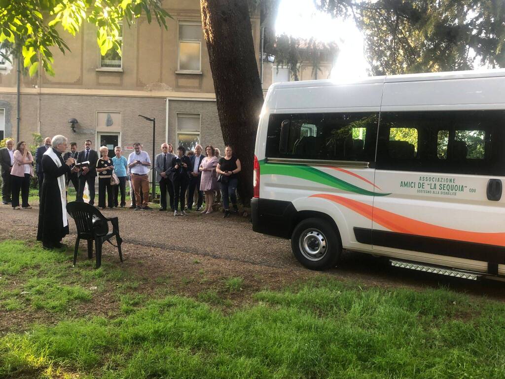 Un pulmino alla Sequoia di Legnano