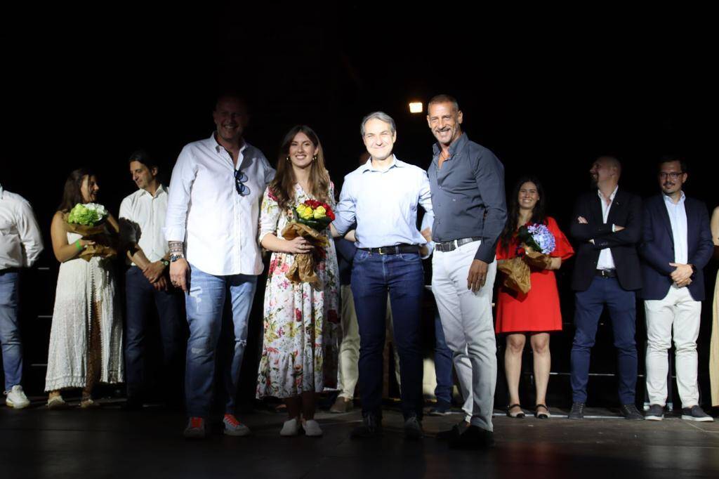 "Una notte al Castello", consegna omaggi alle castellane