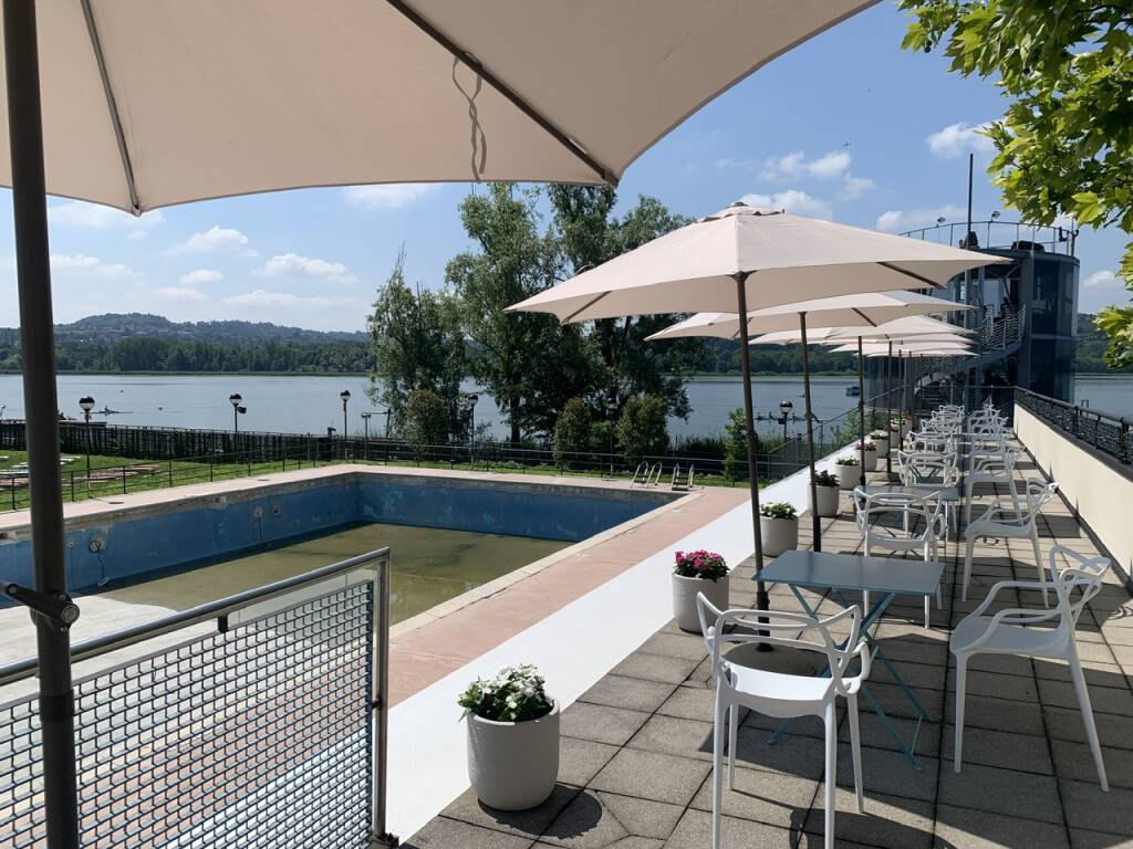 Uno spritz vista gare: il bar del Lido Schiranna aperto per i mondiali di canottaggio
