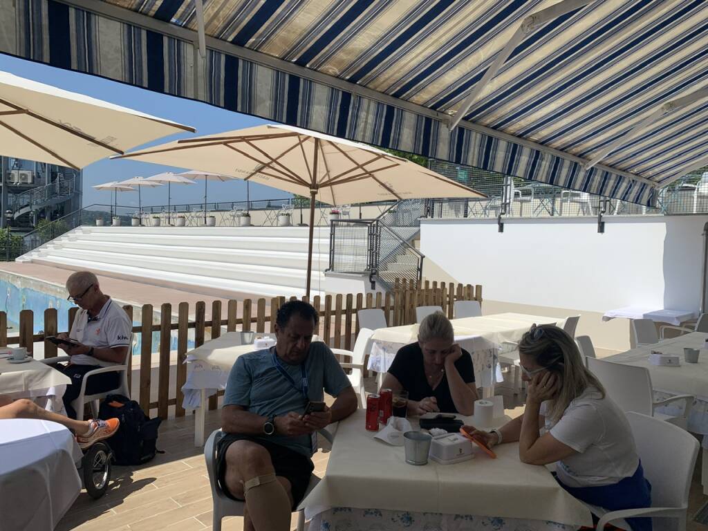 Uno spritz vista gare: il bar del Lido Schiranna aperto per i mondiali di canottaggio