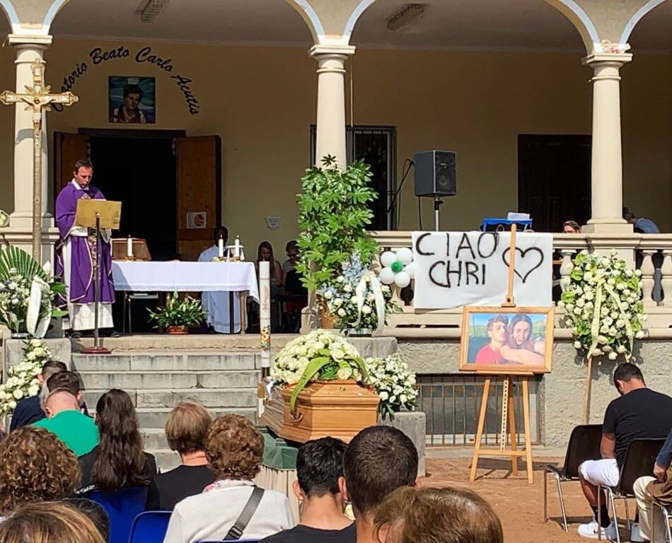 Arcisate - A Brenno i funerali di Christian Pallaro