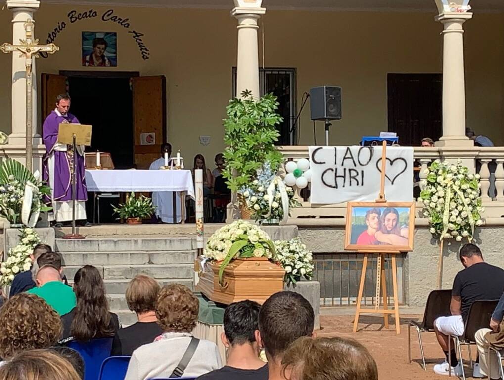 Arcisate - A Brenno i funerali di Christian Pallaro