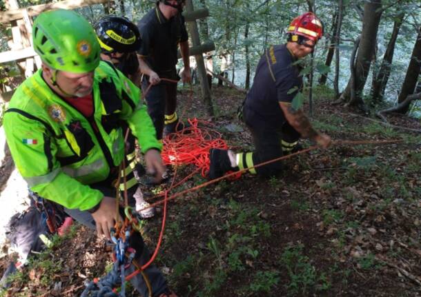 Bloccato col cane nel dirupo, lo salva il Soccorso alpino