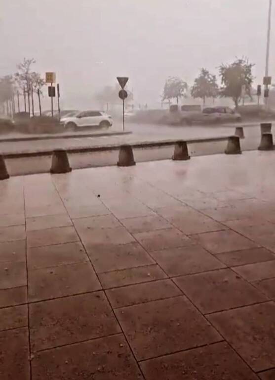 Centro commerciale di Arese invaso dall'acqua