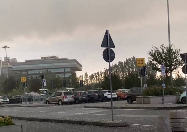 Centro commerciale di Arese invaso dall’acqua