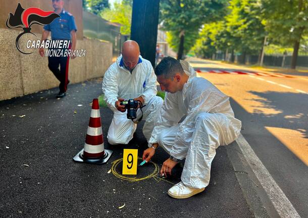 Colpi di pistola contro auto in transito. Ferito un uomo a Seregno