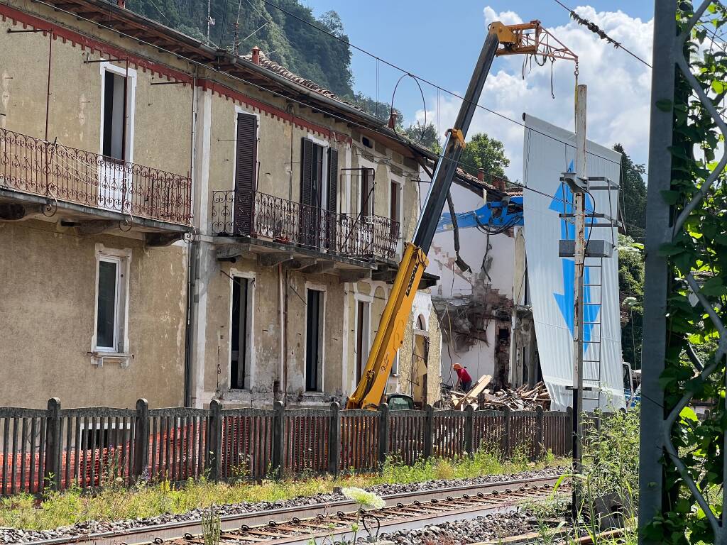 Demolizione stabile di Via Ceretti a Laveno