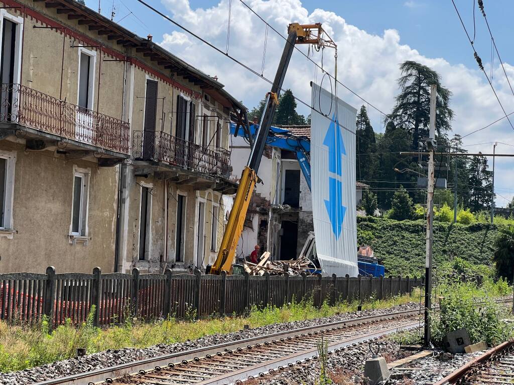 Demolizione stabile di Via Ceretti a Laveno