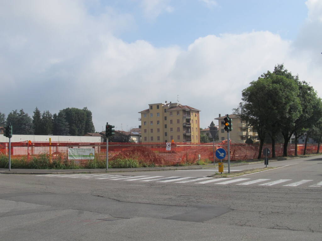 Ex discarica di via Menotti a Legnano abbandonata