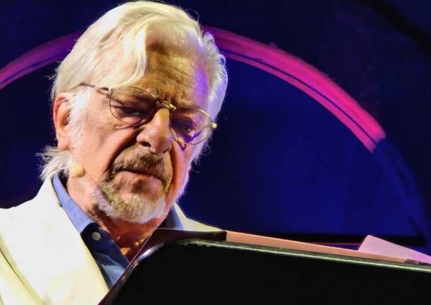 Uno strepitoso Giancarlo Giannini chiude “Tra Sacro e Sacro Monte”