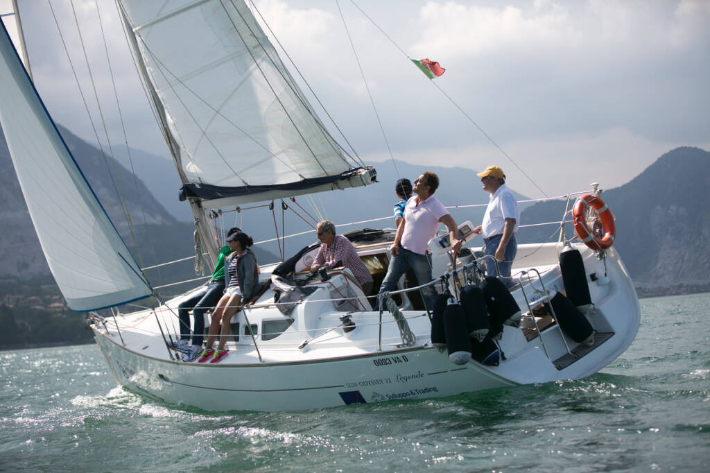 In barca a vela sul lago Maggiore