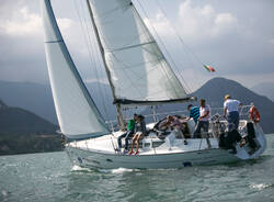 In barca a vela sul lago Maggiore