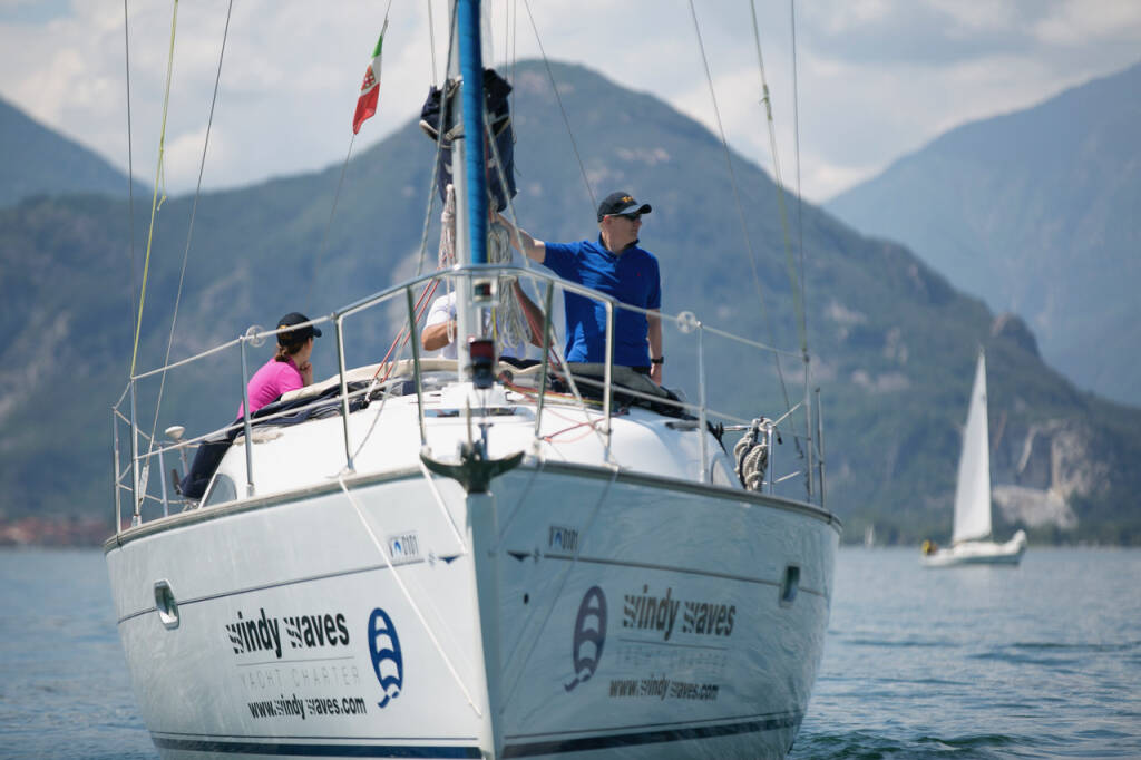 In barca a vela sul lago Maggiore