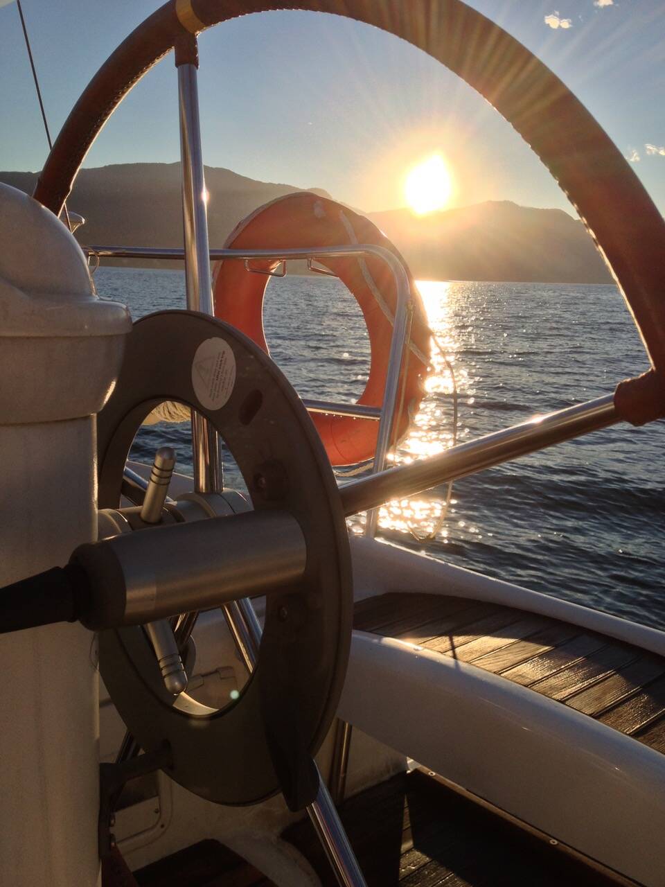 In barca a vela sul lago Maggiore