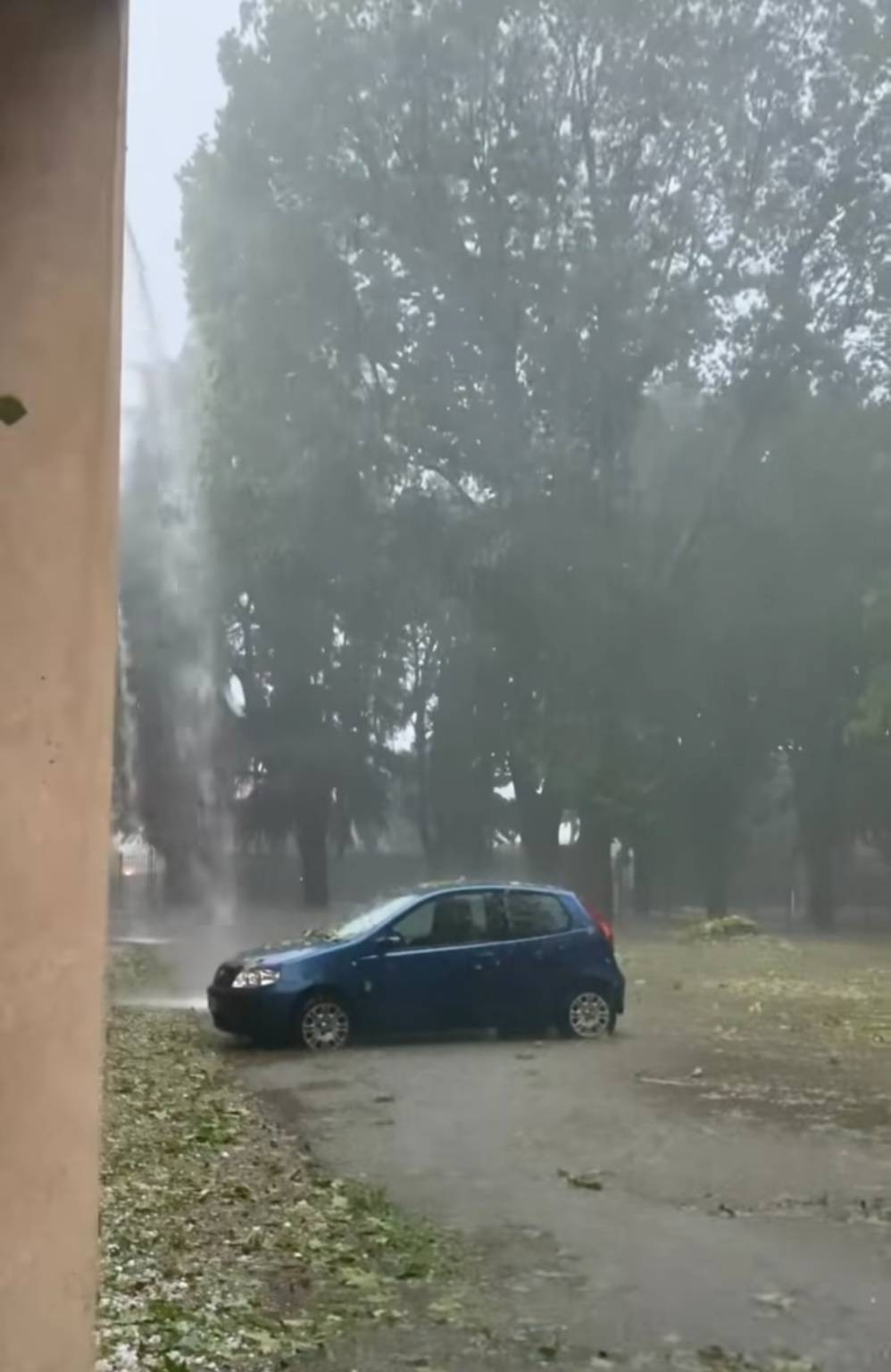 La grandinata su Saronno, le foto di Ezio Cairoli 
