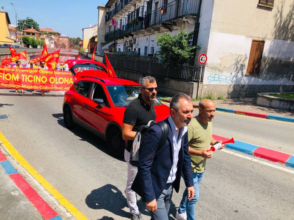 Lavoratori metalmeccanici e sindacati in corteo a Legnano 