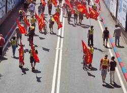 Lavoratori metalmeccanici e sindacati in corteo a Legnano 