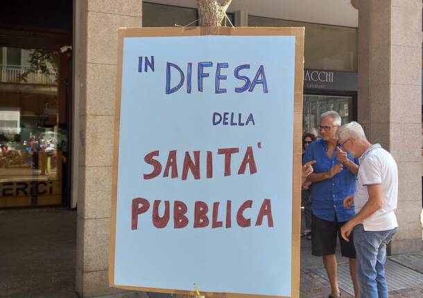 manifestazione gallarate contro ospedale unico