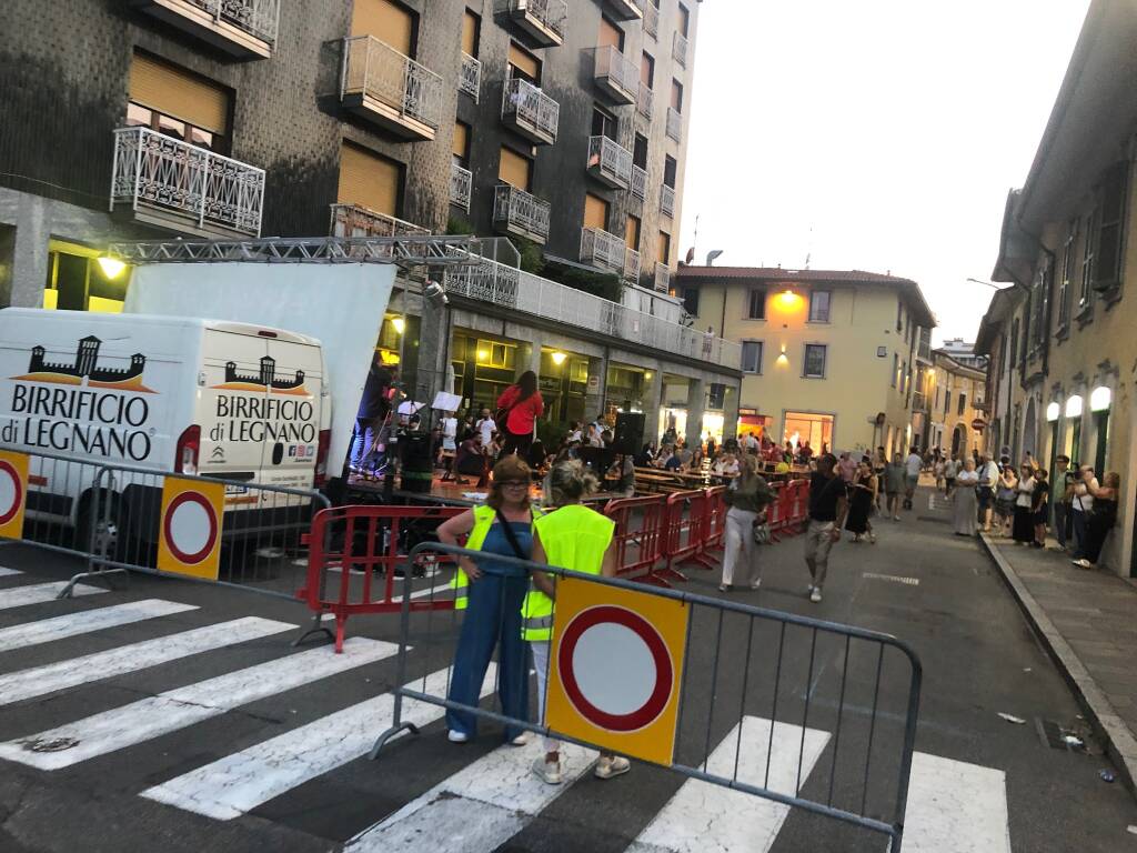 Mercoledì dello shopping di sera, tra concerti e conferenze