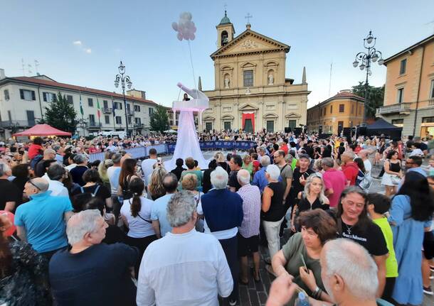 Migliaia di persone alla notte bianca di Saronno. Il sindaco: "Una sfida vinta"