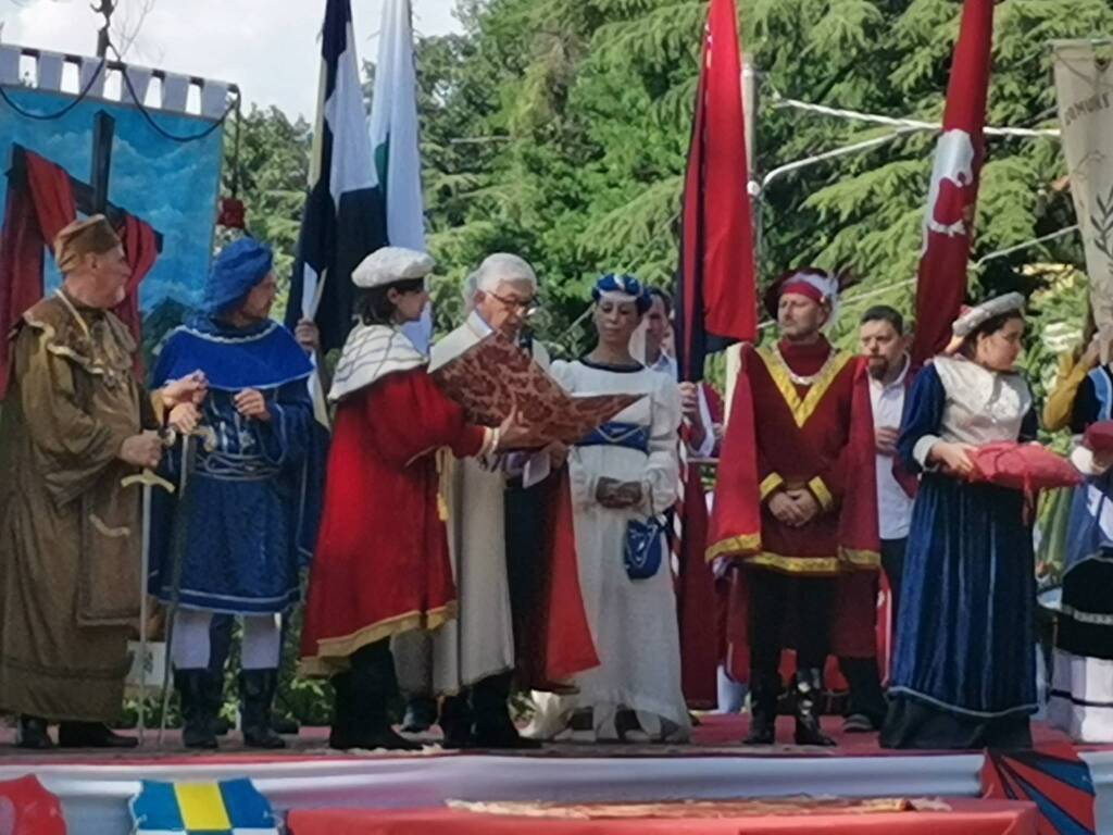 Palio dei Castelli 2023, la Corsa dei Cerchi e i momenti solenni