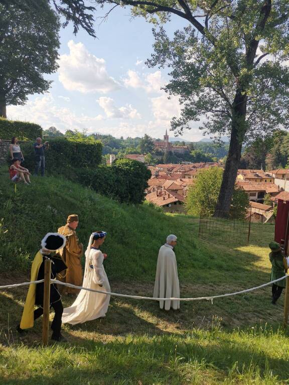 Palio dei Castelli 2023, la Corsa dei Cerchi e i momenti solenni