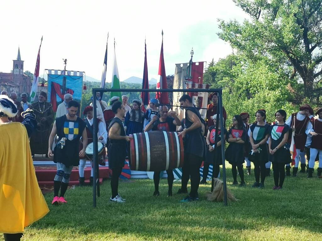 Palio dei Castelli 2023, la Corsa dei Cerchi e i momenti solenni