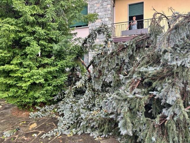 Tetto scoperchiato in via Albisetti 