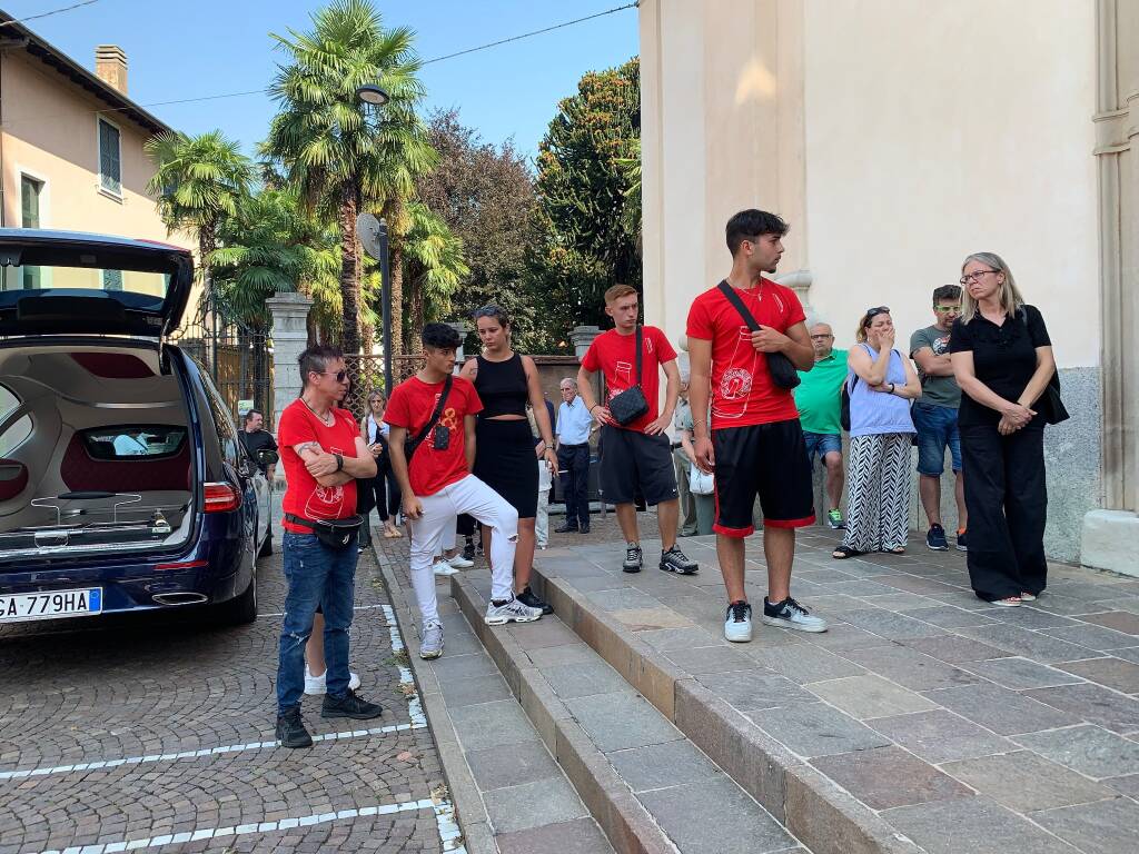 Tradate - I funerali di Giusy Caliandro