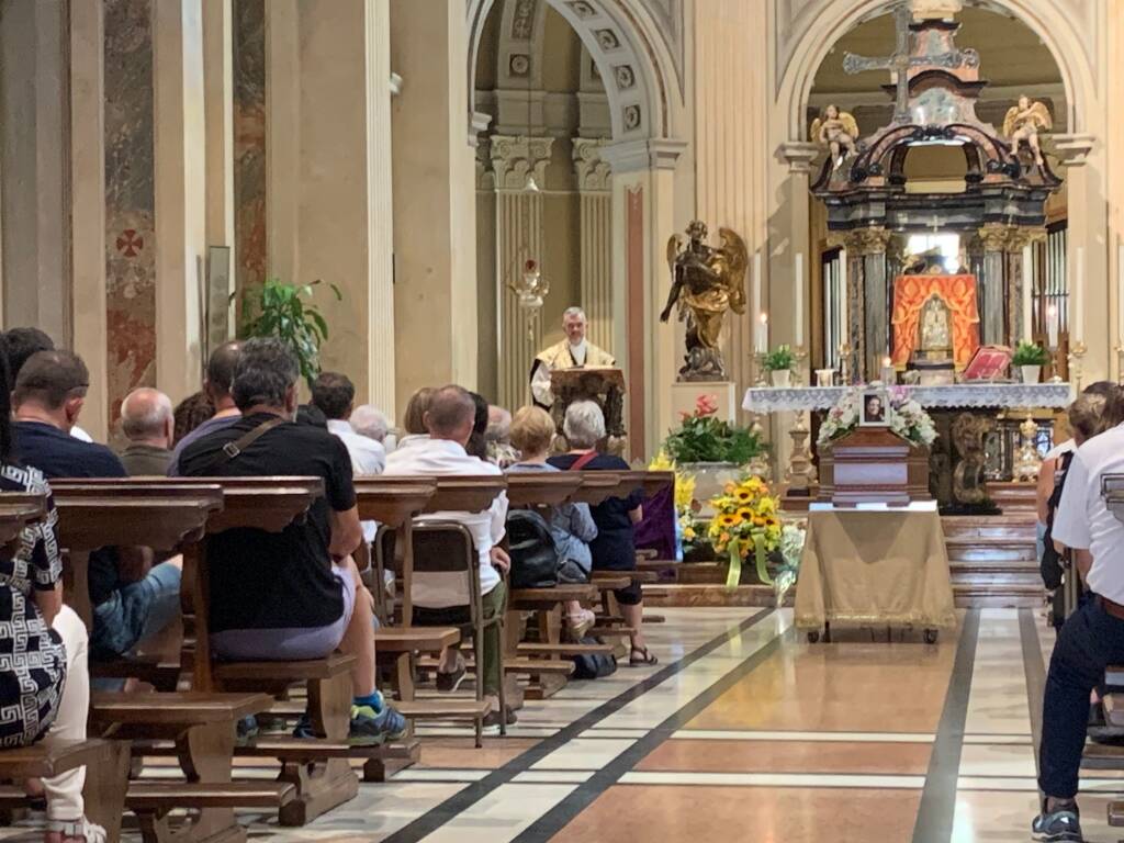 Tradate - I funerali di Giusy Caliandro