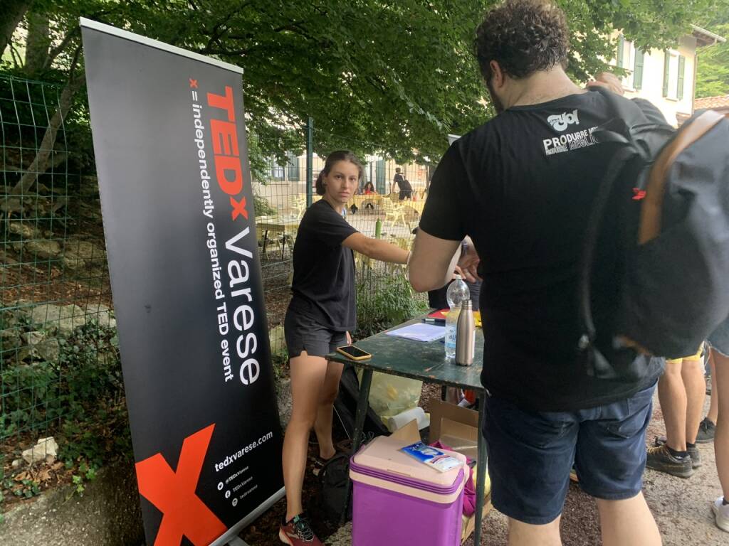 Uno spettacolo al Campo dei Fiori con tedx e karakorum teatro