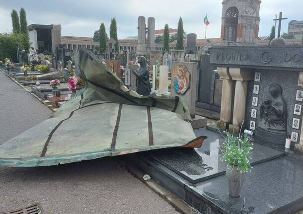 Vento e grandine, danni al cimitero Monumentale di Legnano