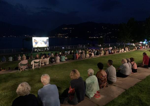 300 persone a Luino per Va in Giro