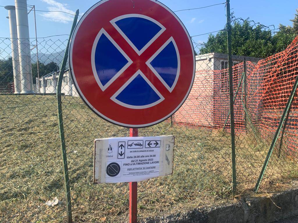 Transenne in piazzale Gramsci, via ai lavori al palasport di Varese
