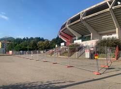 Transenne in piazzale Gramsci, via ai lavori al palasport di Varese