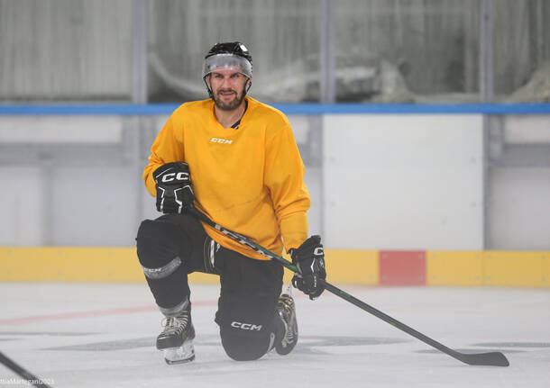 Mastini, si parte davvero: le foto dall\'Acinque Ice Arena