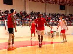 Allenamento davanti ai propri tifosi per la Openjobmetis