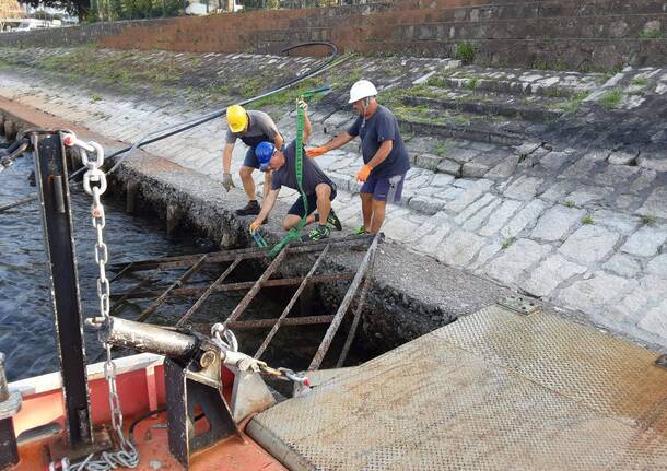 I sub di Verbania liberano la riva del lago dai ferri vecchi